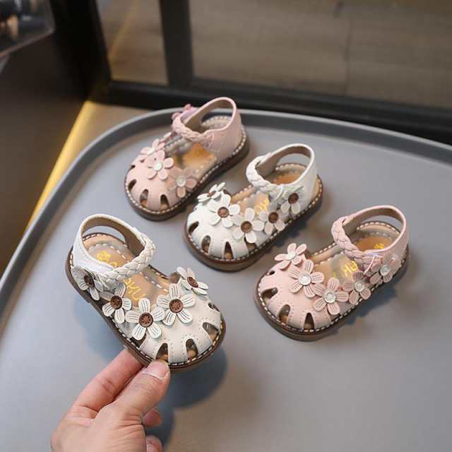 女の子 サンダル オシャレ 花飾り 子供靴 キッズ シューズ 可愛い モチーフ キッズサンダル マジックテープ 履きやすい 滑り止め 子供靴内長：13.5cm~15.5cm素材:PU ヒール: ゴム